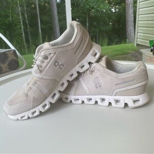 On Women's Cloud 5 Shoes Size 7